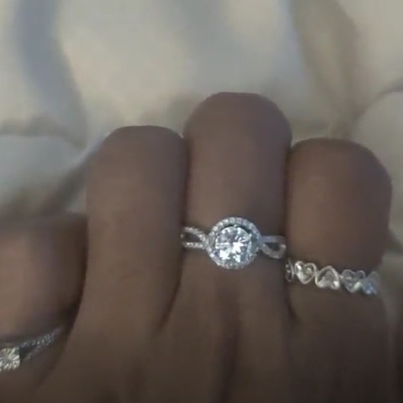 PLATINUM PLATED 1.5CT CZ DIAMOND PROMISE RING - Picture 4 of 4